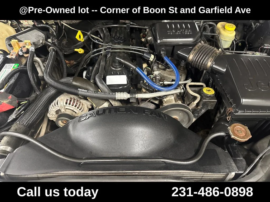 Used 2003  Jeep Laredo image 9