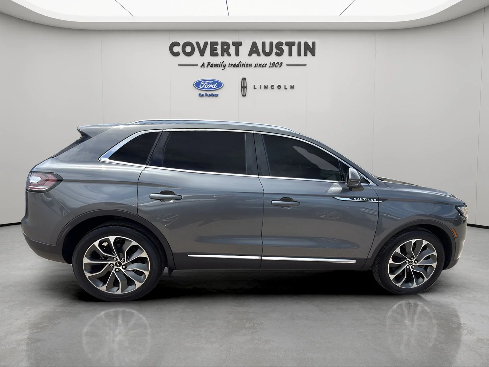 Used 2023 Gray Lincoln Reserve image 6
