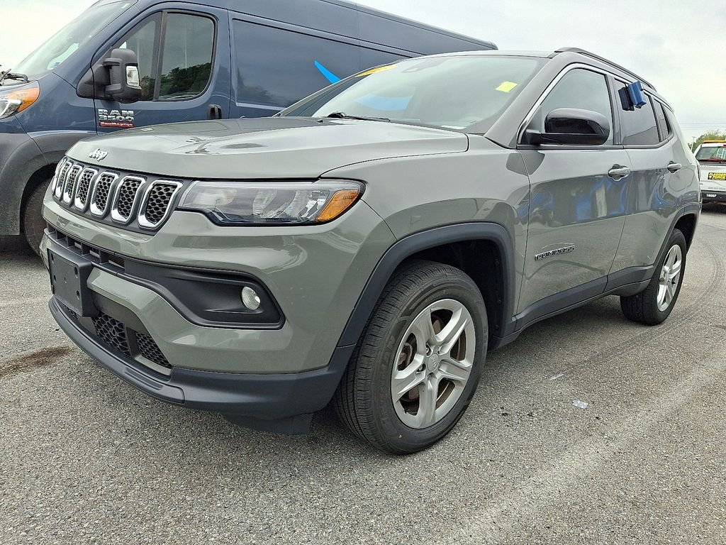 Used 2023 Gray Jeep Latitude image 3