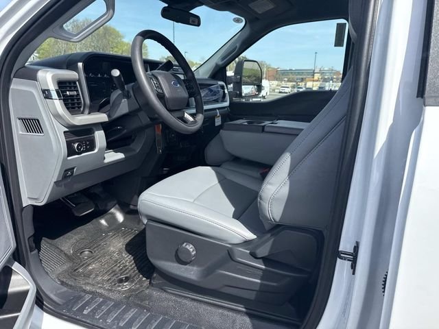 New 2026 Oxford White Ford F-450® XL image 8