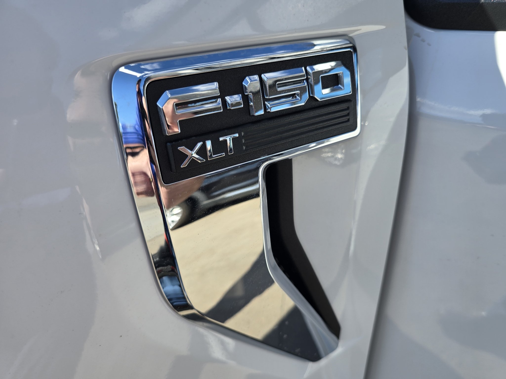 New 2026 Oxford White Ford XLT image 40