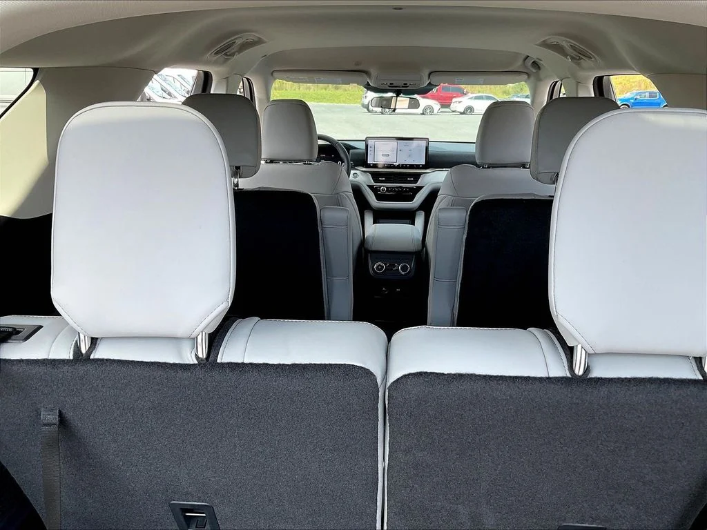 New 2026 Carbonized Gray Metallic Ford Active image 33