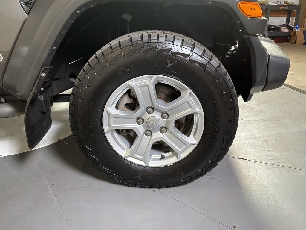 Used 2020 Gray Jeep Unlimited Sport S image 13