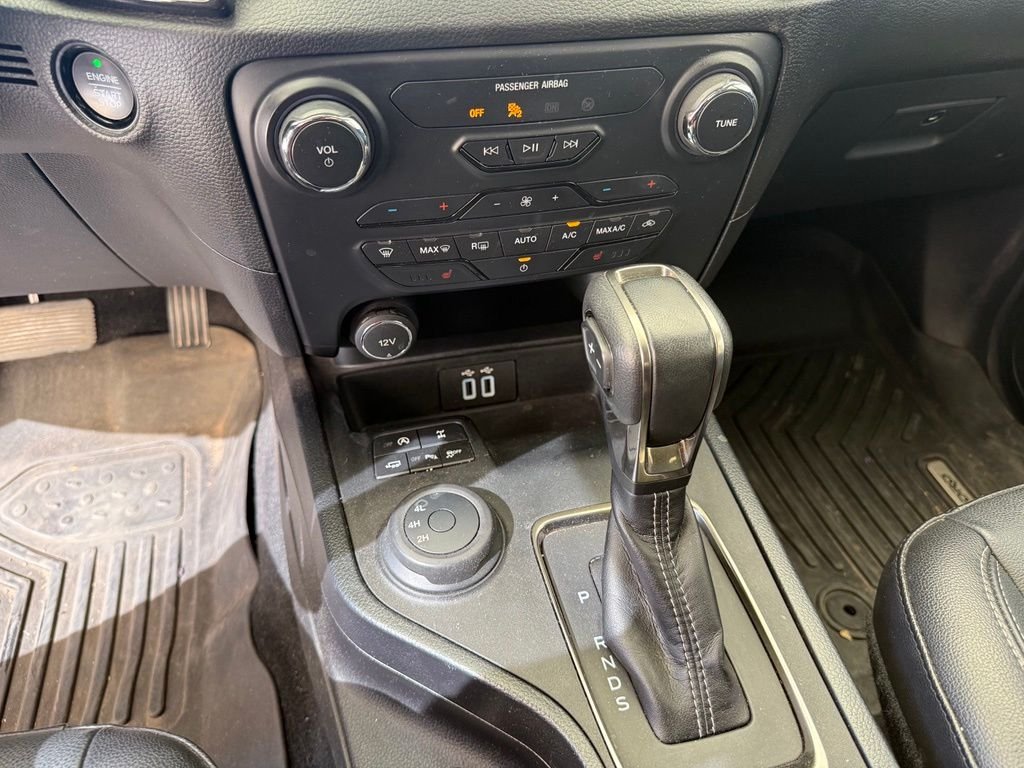 Used 2020 Magnetic Ford Lariat image 25