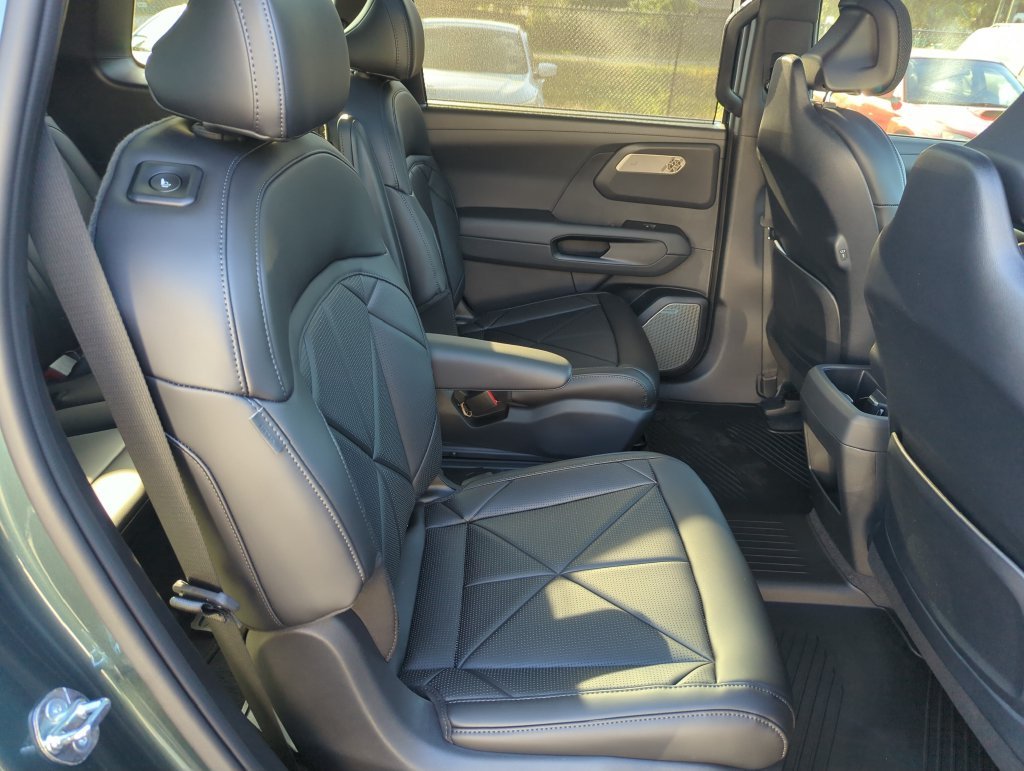 New 2027 Black Jade Green Kia SX image 34