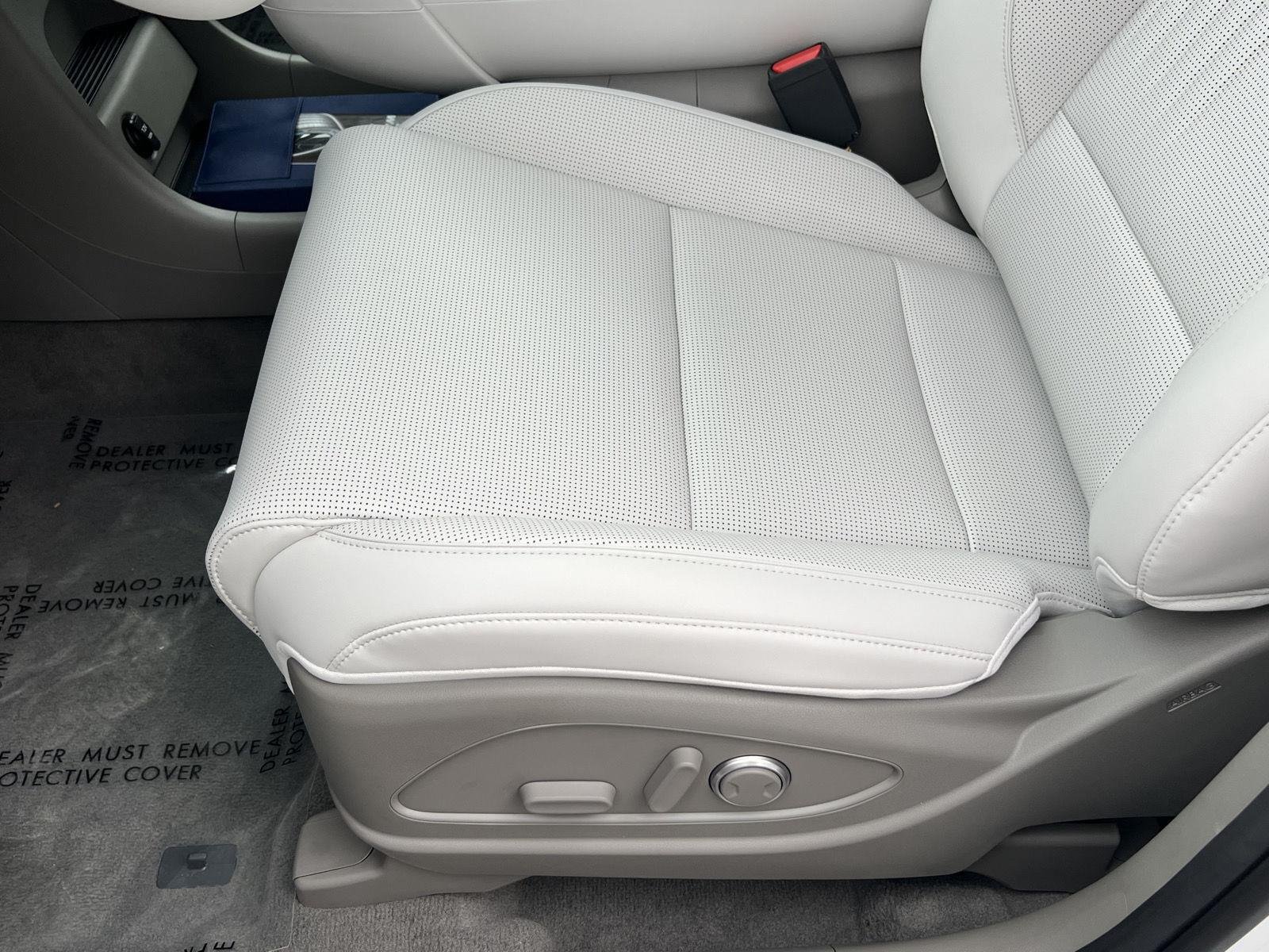 New 2027 Creamy White Pearl Hyundai SEL 7P image 30