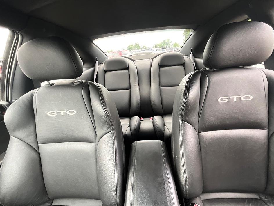 Used 2006 Gray Pontiac Base image 33