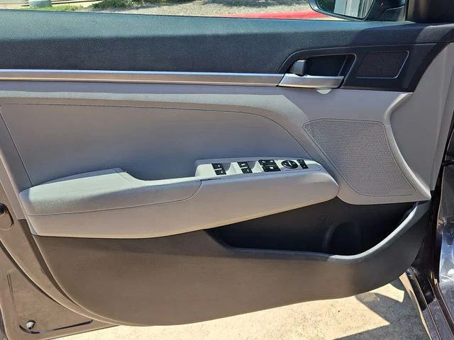 Used 2020 Gray Hyundai SE image 18
