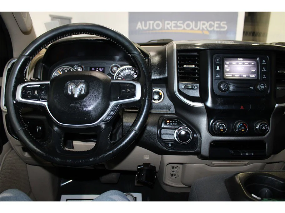 Used 2020 Granite Crystal Metallic Clearcoat Ram Big Horn image 31