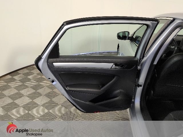 Used 2013 Silver Volkswagen 2.5 SE image 25