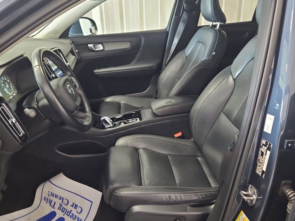 Used 2020 Blue Volvo T5 Inscription image 12