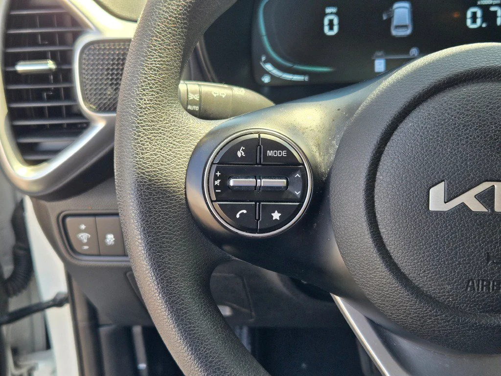 Used 2025 White Kia LX image 28