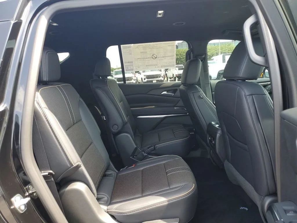 New 2026 Mosaic Black Metallic Chevrolet High Country image 33