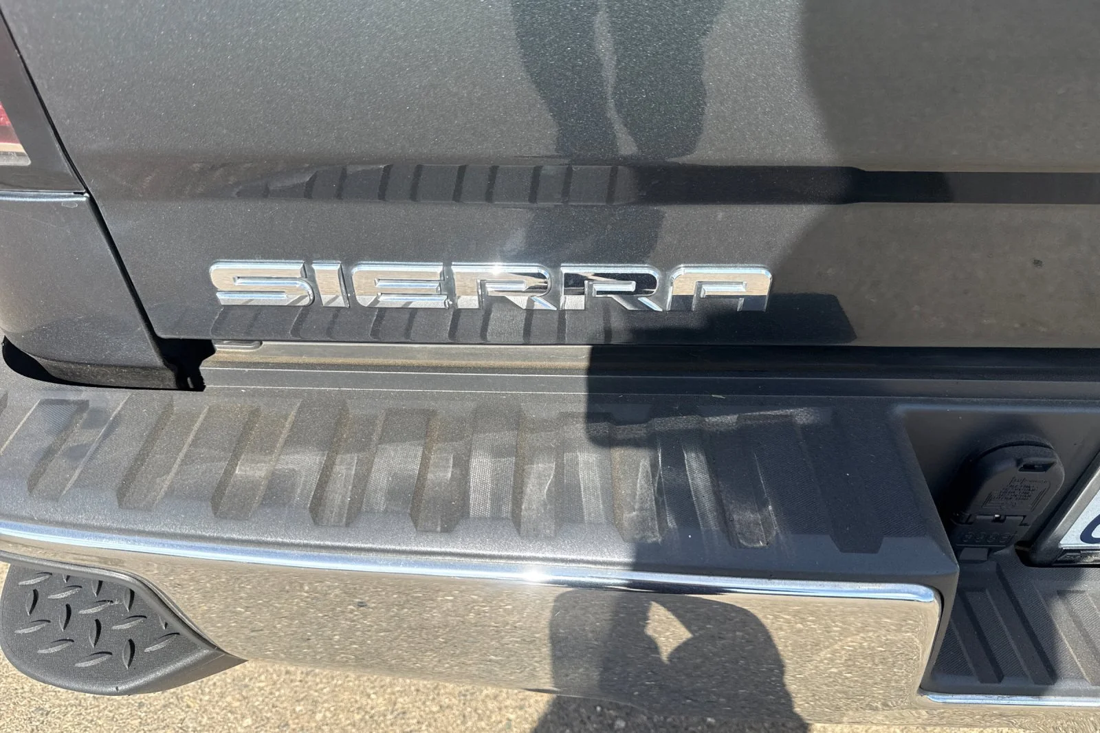 Used 2018 DARK SLATE METALLIC GMC SLT image 7