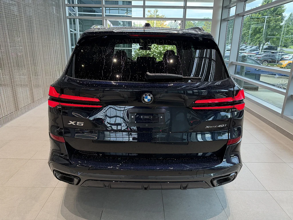 New 2026 Carbon Black Metallic BMW xDrive40i image 5