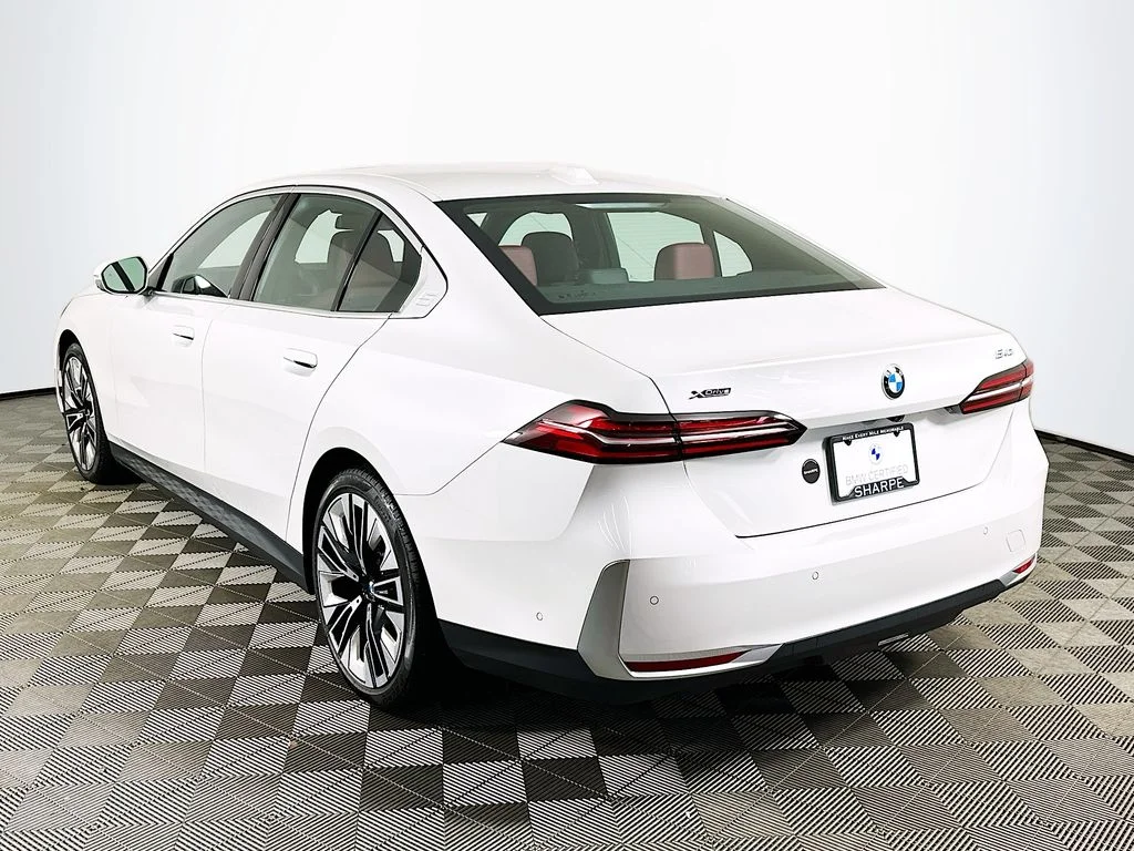 Used 2026 White Metallic BMW 540i xDrive image 7