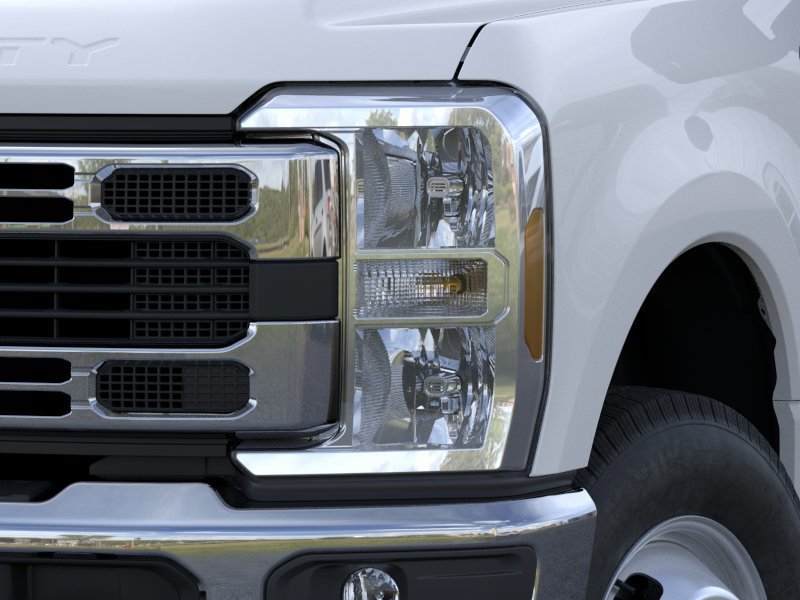 New 2026 Oxford White Ford F-350 image 18