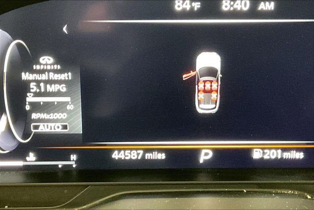 Used 2023 White INFINITI LUXE image 11