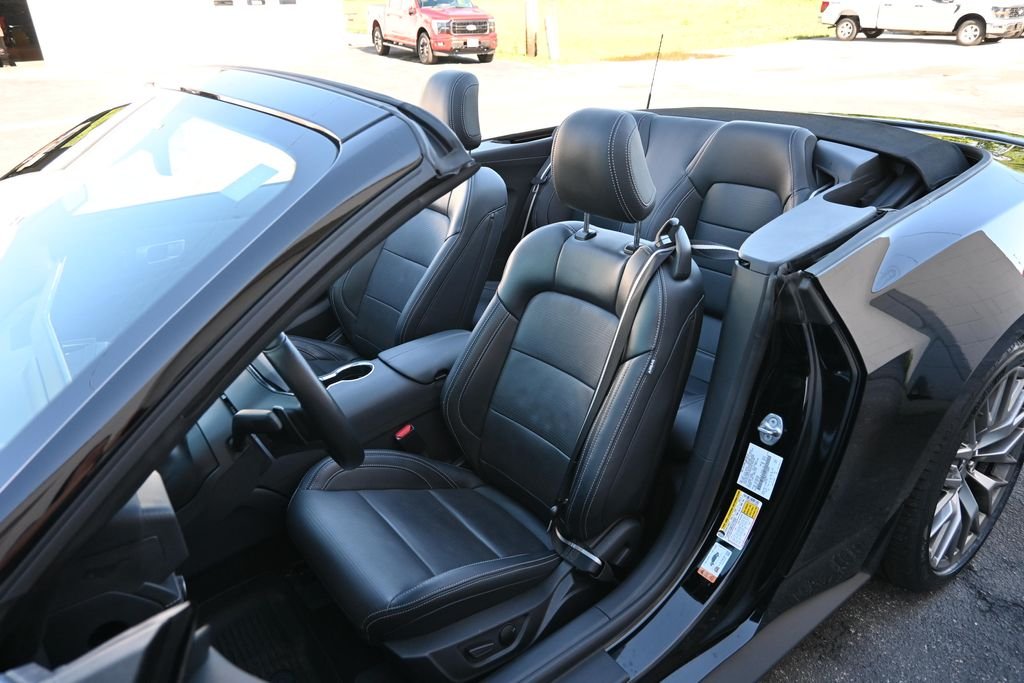 Used 2025 Shadow Black Ford GT Premium image 23