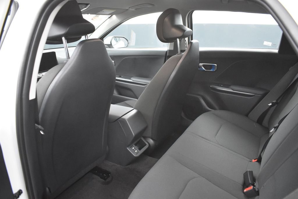 New 2026 Snow White Pearl Kia LXS image 18