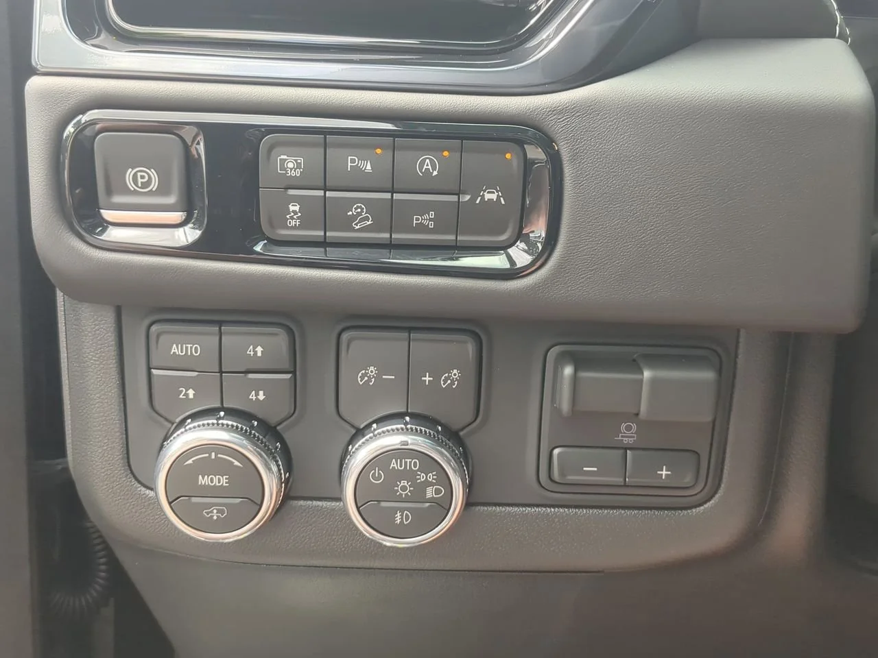 New 2026 Onyx Black GMC AT4 Ultimate image 18