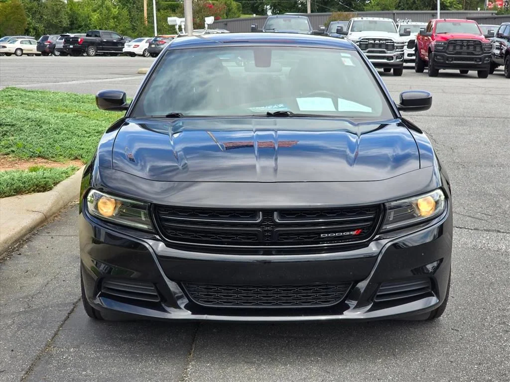 Used 2022 Black Dodge SXT image 22