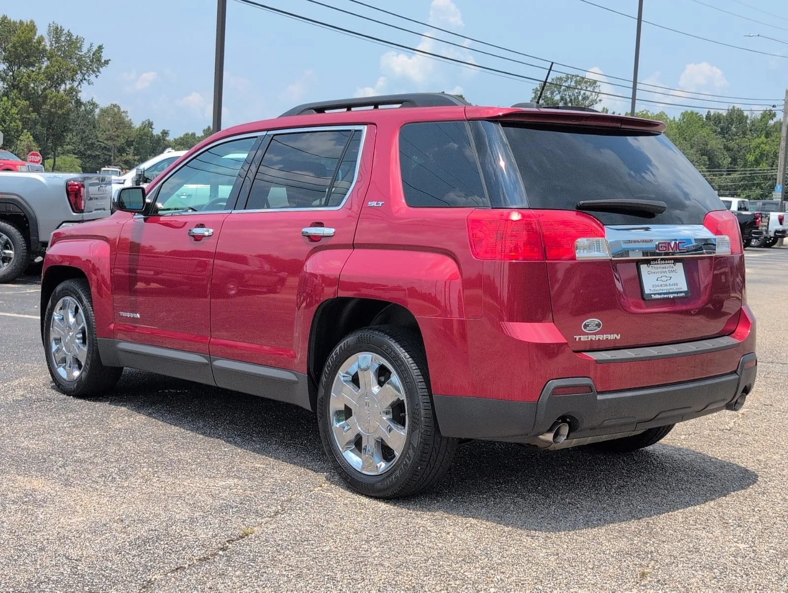 Used 2015 CRYSTAL RED TINTCOAT GMC SLT image 3