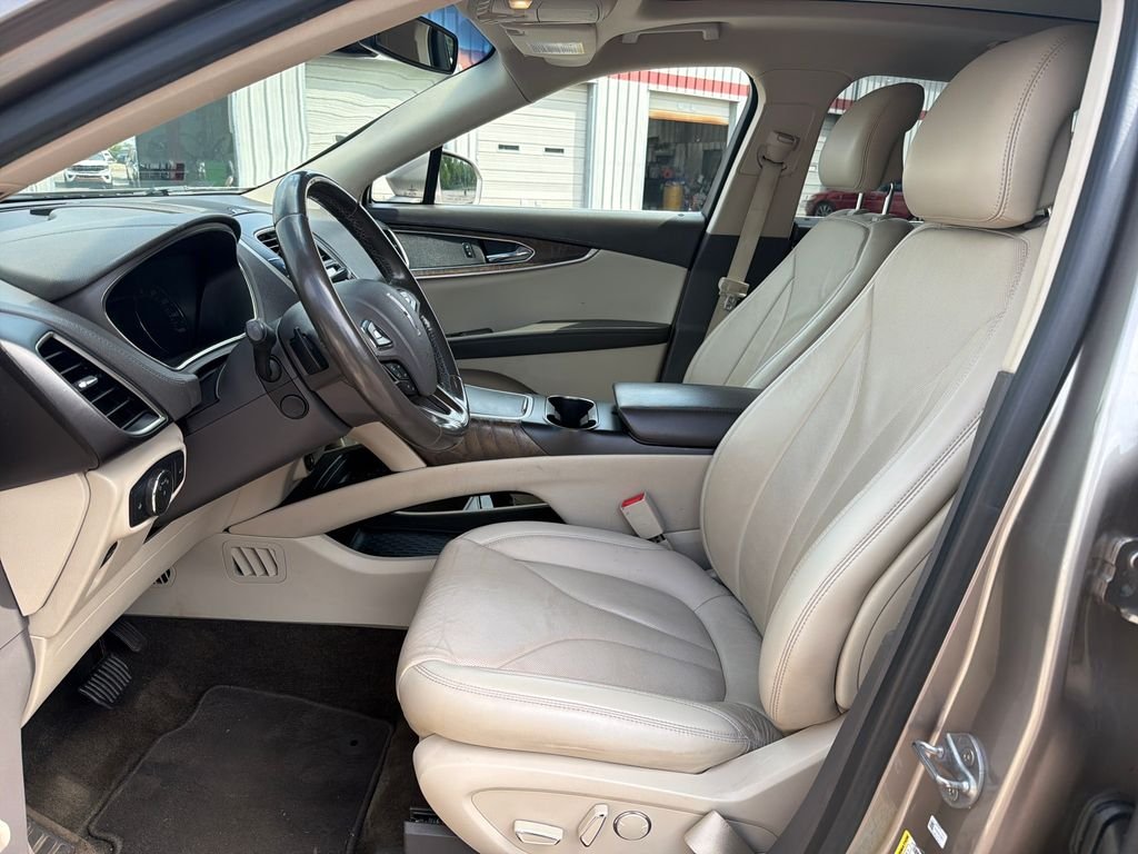 Used 2018 Brown Lincoln Reserve image 13