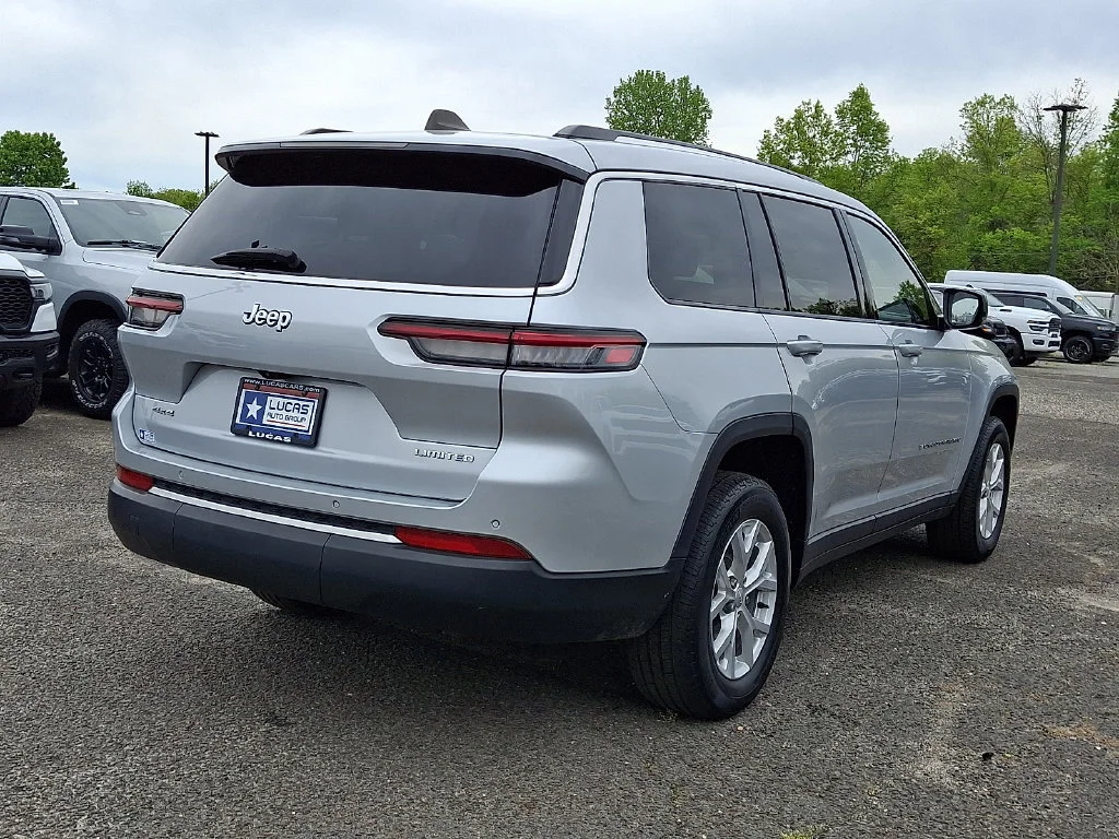 Used 2023 Silver Zynith Jeep Limited image 11