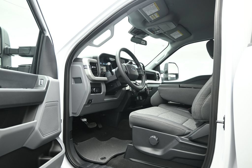 New 2026 Oxford White Ford XL image 6