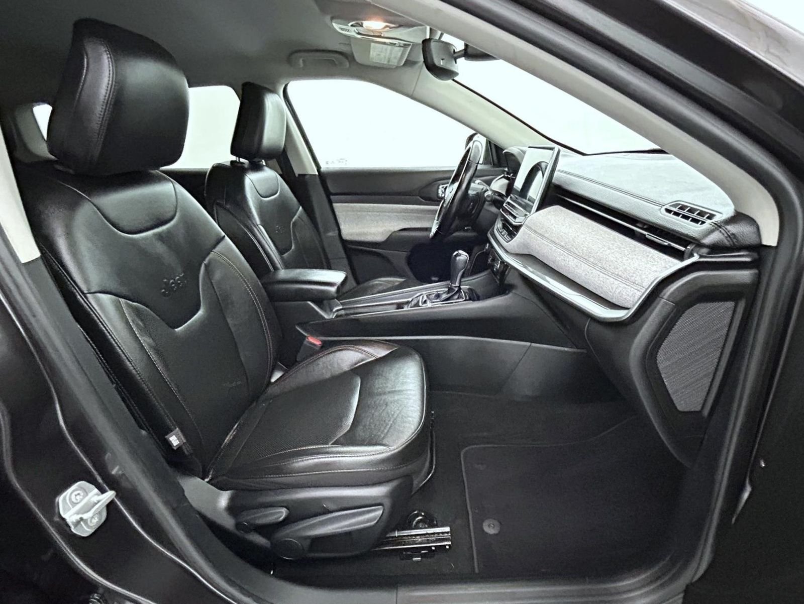 Certified Used 2022 Gray Jeep Latitude Lux image 15