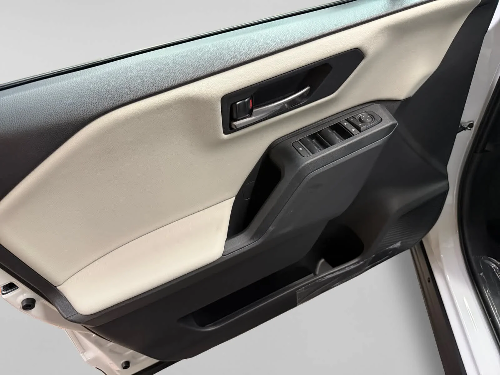 New 2026 Ice Cap Toyota XLE Premium image 10