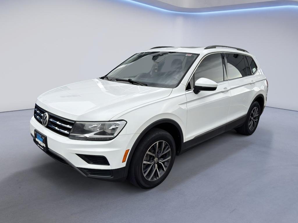 Used 2020 White Volkswagen SE image 1