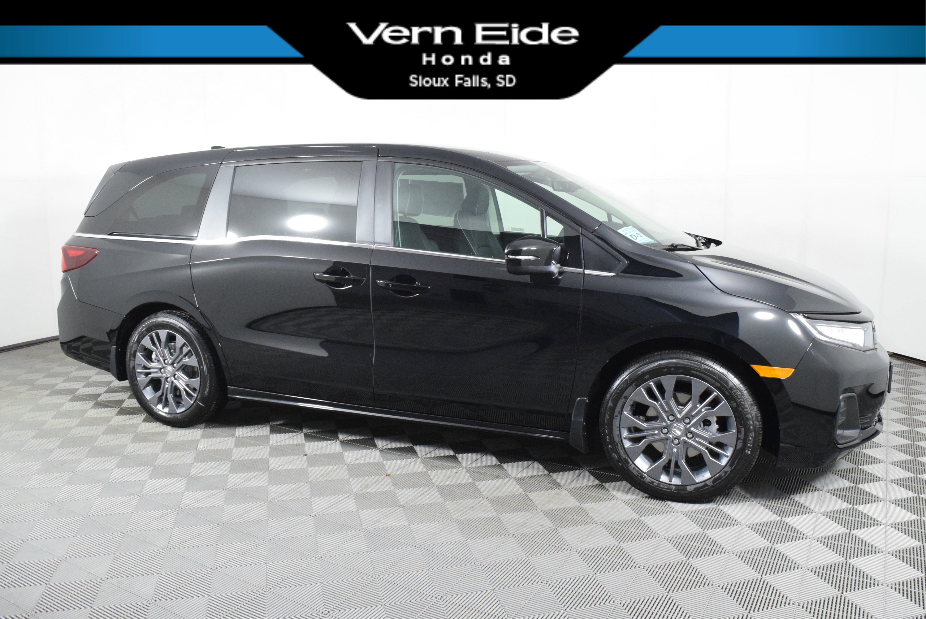 2026 Honda Odyssey Touring's photo