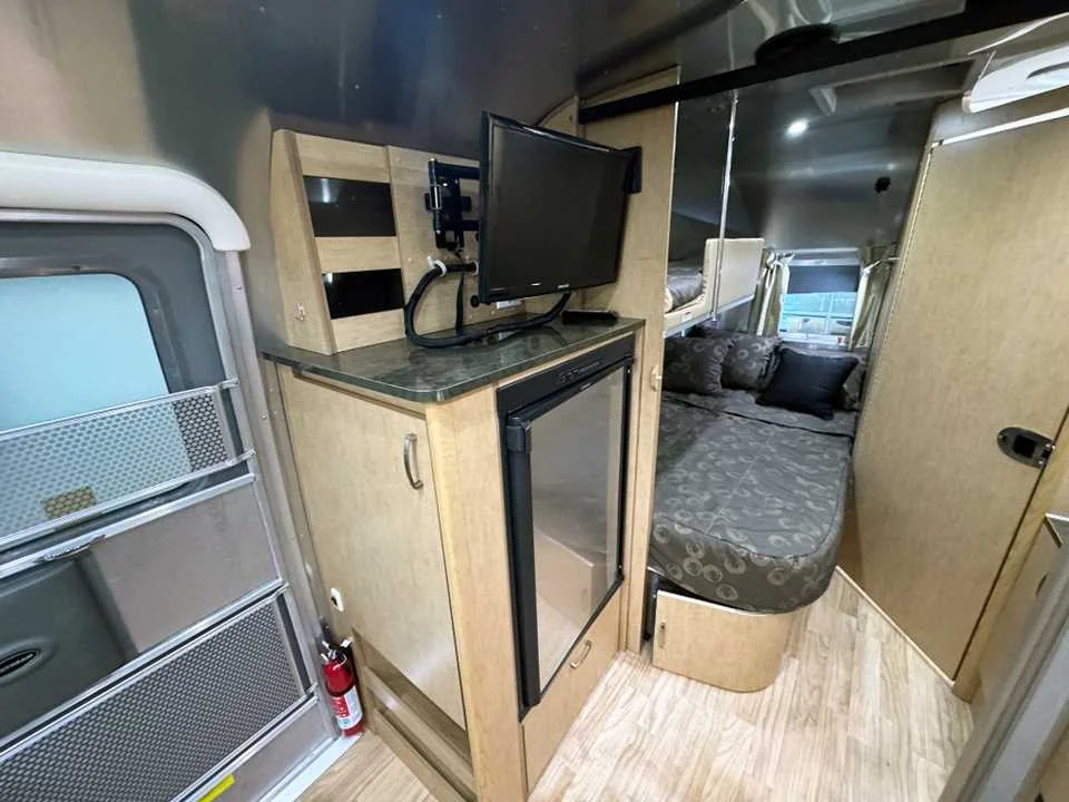 Used 2017 SILVER AIRSTREAM  image 16