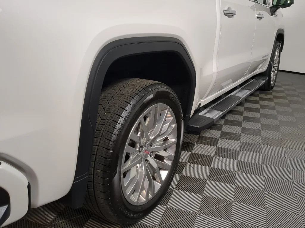 Used 2022 White GMC Denali image 9