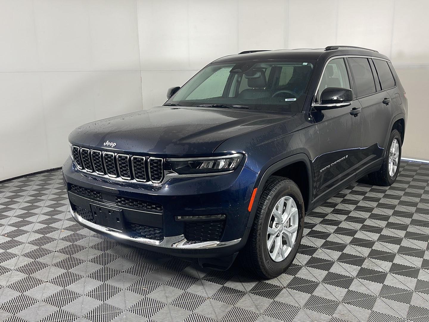 Used 2023 Midnight Sky Jeep Limited image 2