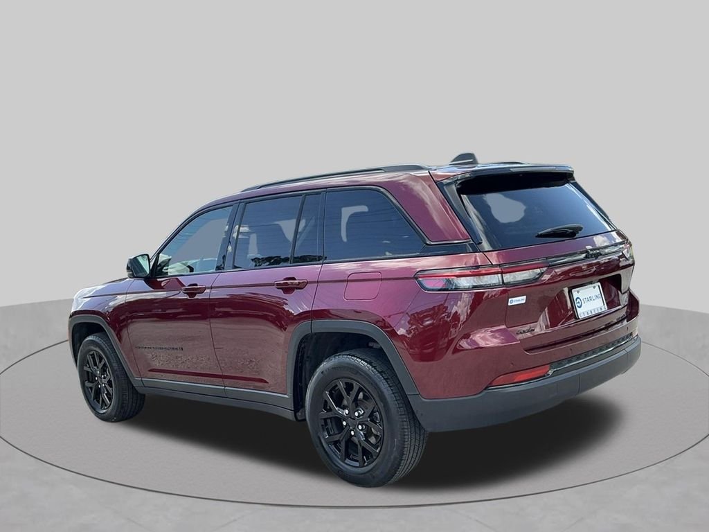 Used 2024 Red Jeep Altitude image 4