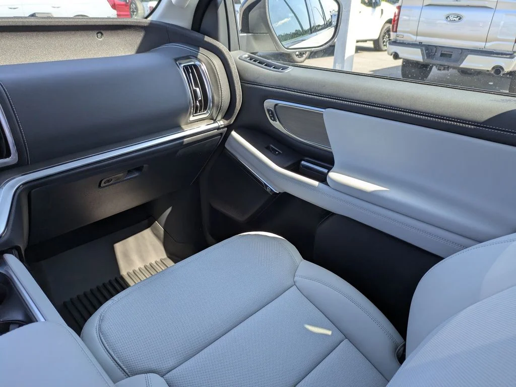 New 2027 Star White Metallic Tri-Coat Ford Platinum image 21