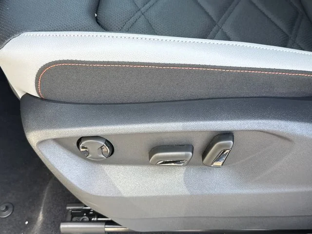 New 2026 Opal White Pearl Volkswagen 2.0T Peak Edition image 41