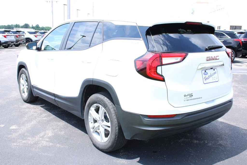Used 2024 Summit White GMC SLE image 7