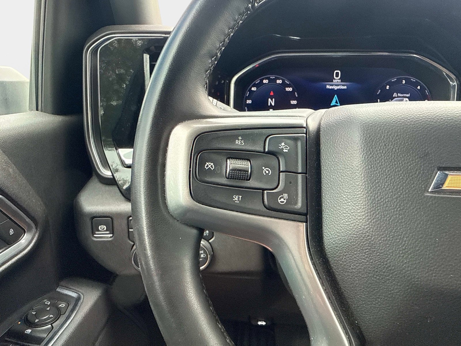 Used 2025 Summit White Chevrolet LT image 30
