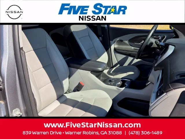 Used 2023 Silver GMC SLT image 17