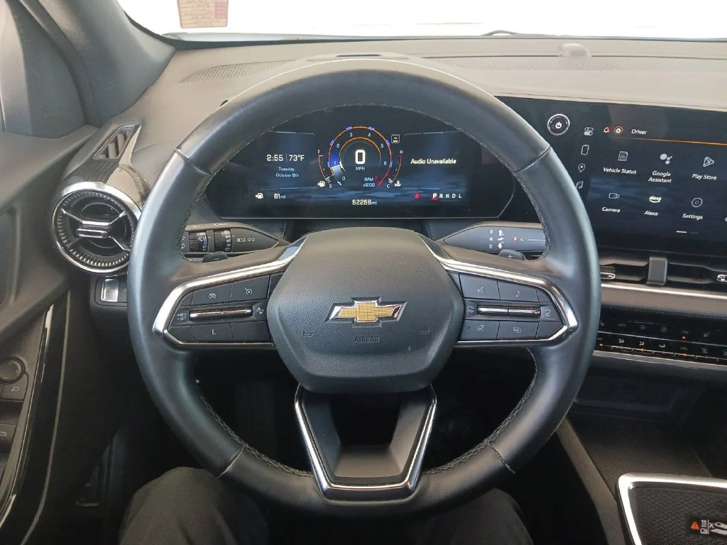 Used 2025 Summit White Chevrolet LT image 17