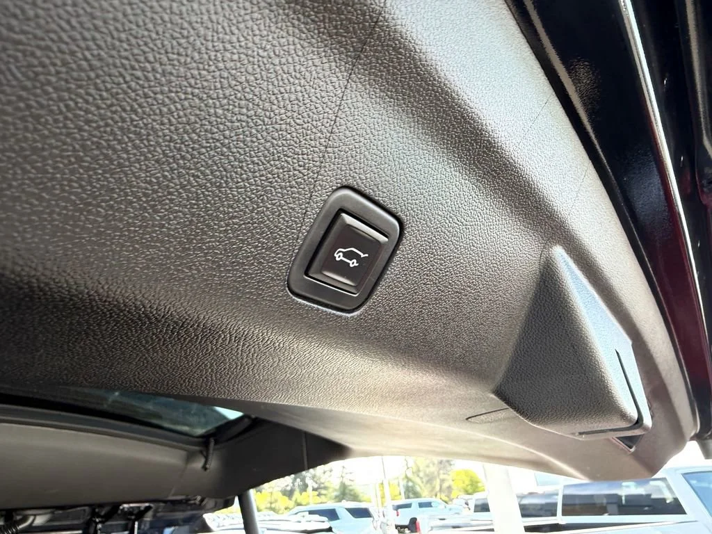 Used 2024 Midnight Blue Metallic GMC SLT image 28