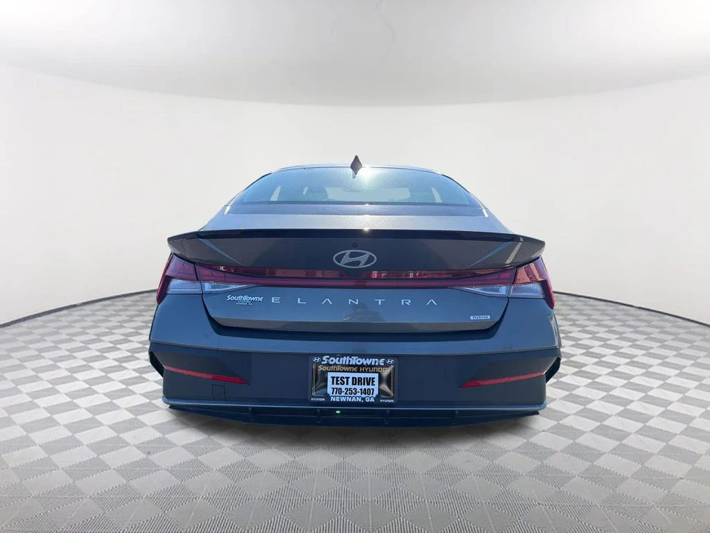 Used 2025 Gray Hyundai SEL Sport image 6