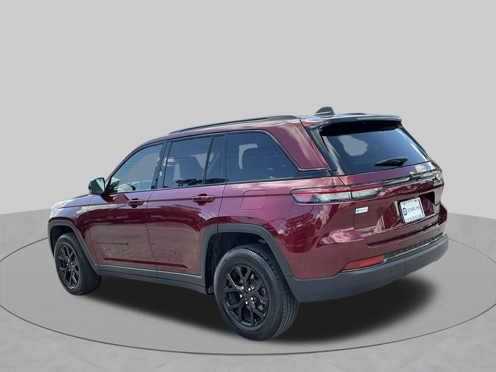 Used 2024 Red Jeep Altitude image 4