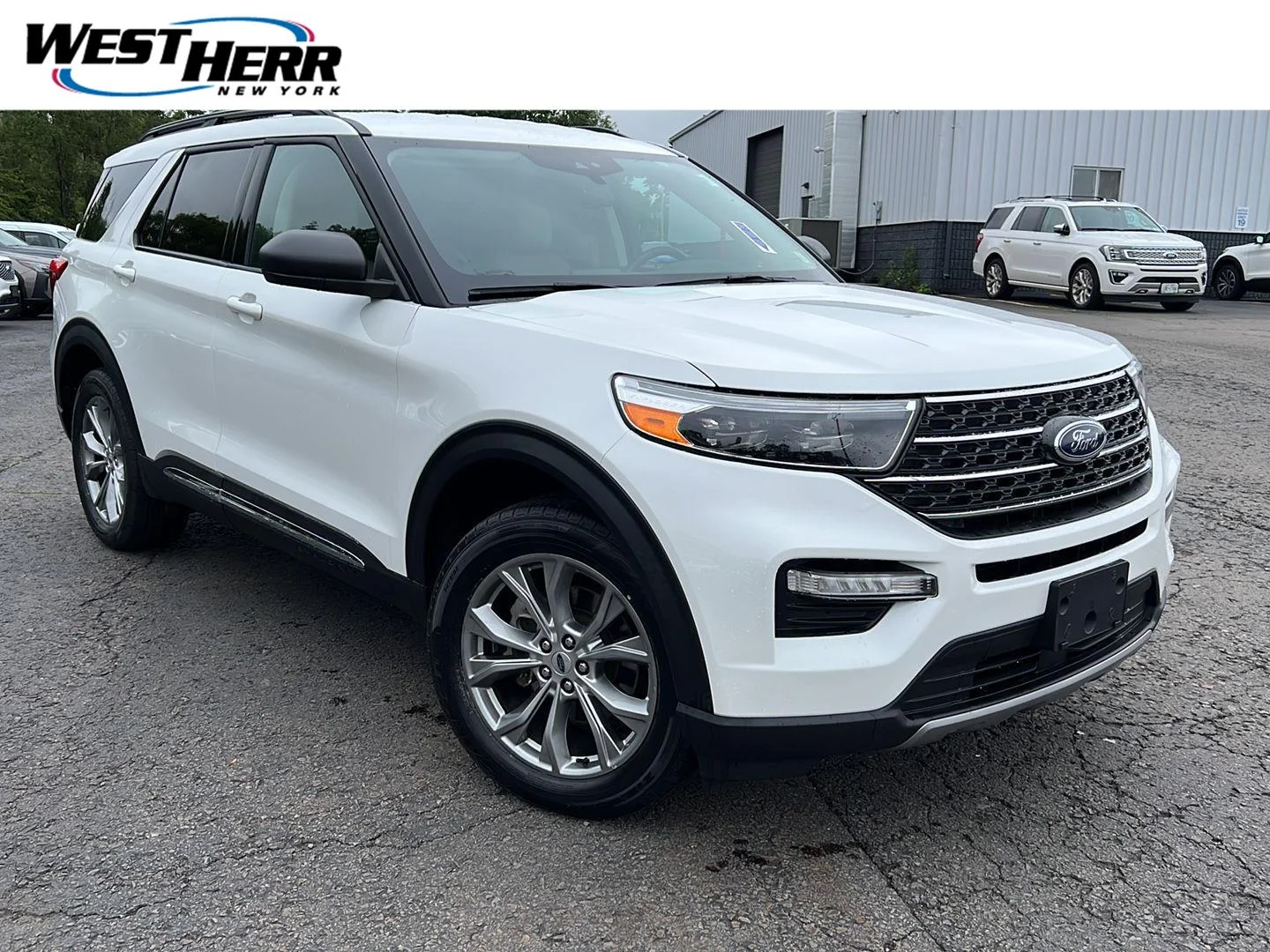 Used 2023 Star White Metallic Tri-Coat Ford XLT image 1