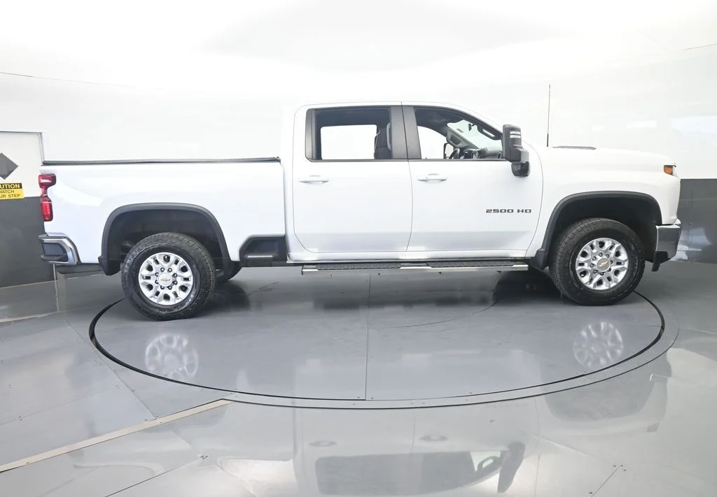 Used 2022 Summit White Chevrolet LT image 7