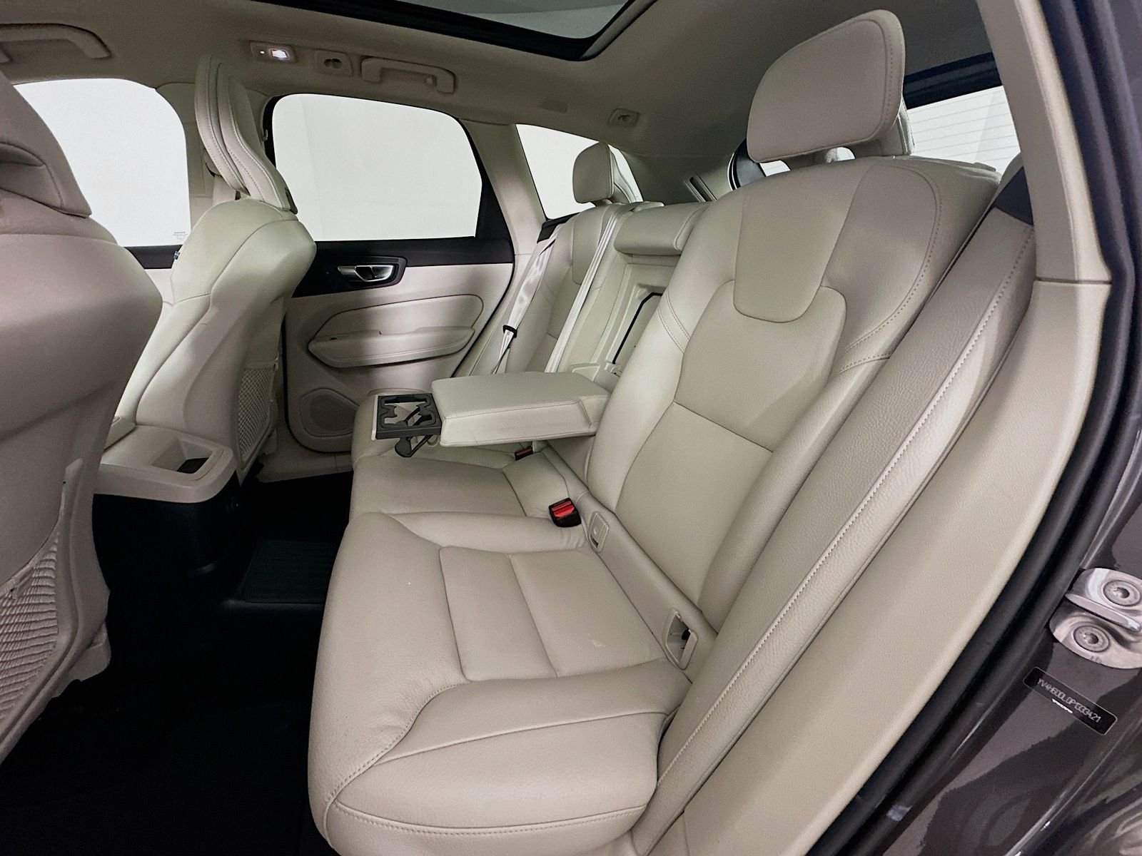 Used 2023  Volvo T8 Plus Dark Theme image 25